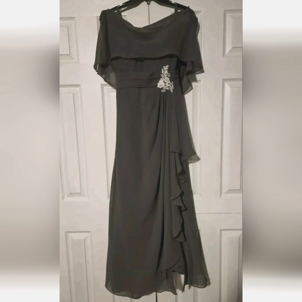Glamlora Mother Of The Bride / Groom Floor Length Dress Size 8 (closer to sz 6)